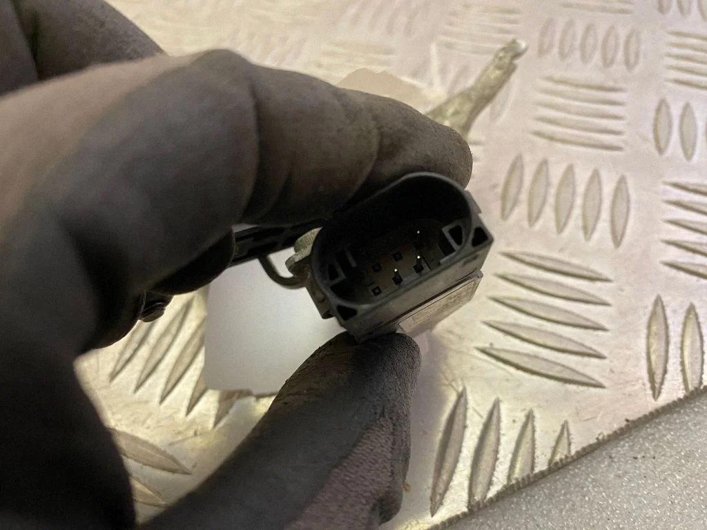 Rear air suspension level height sensor 32246988