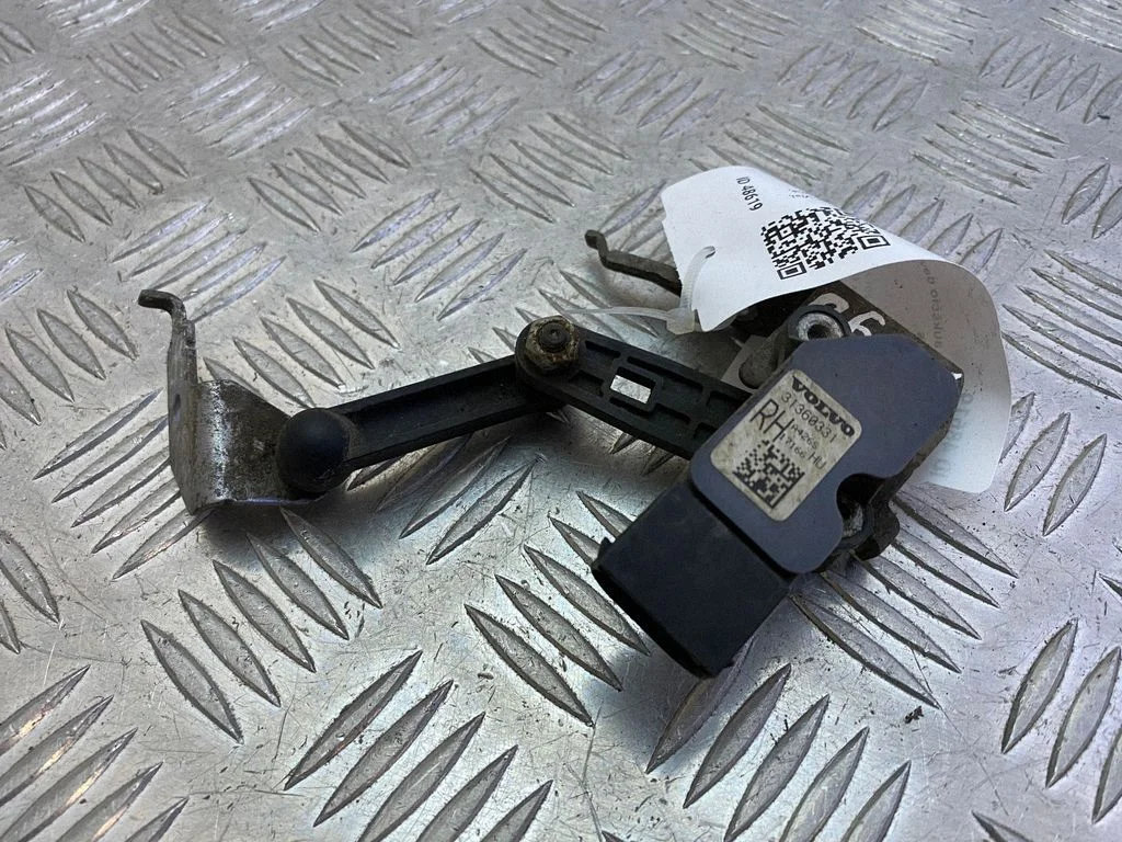 Rear air suspension level height sensor 31360331