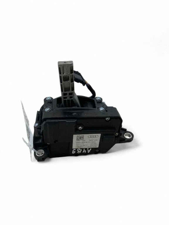 Gear selector mechanism 8W2713041Q