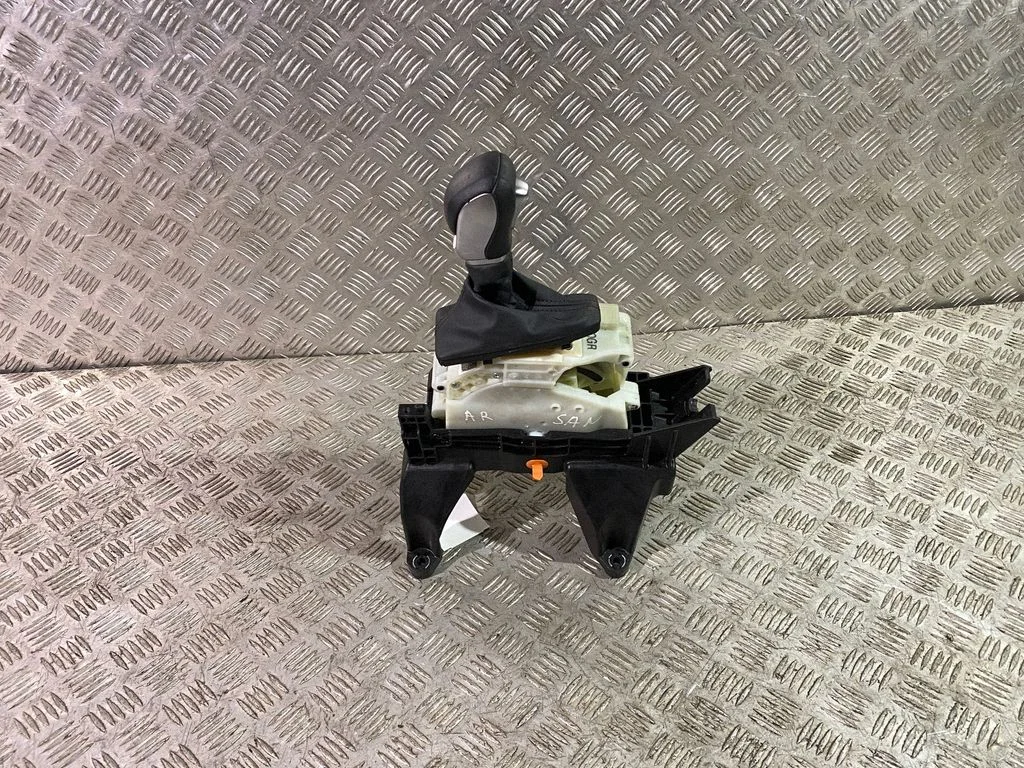 Gear selector mechanism 46700G8200
