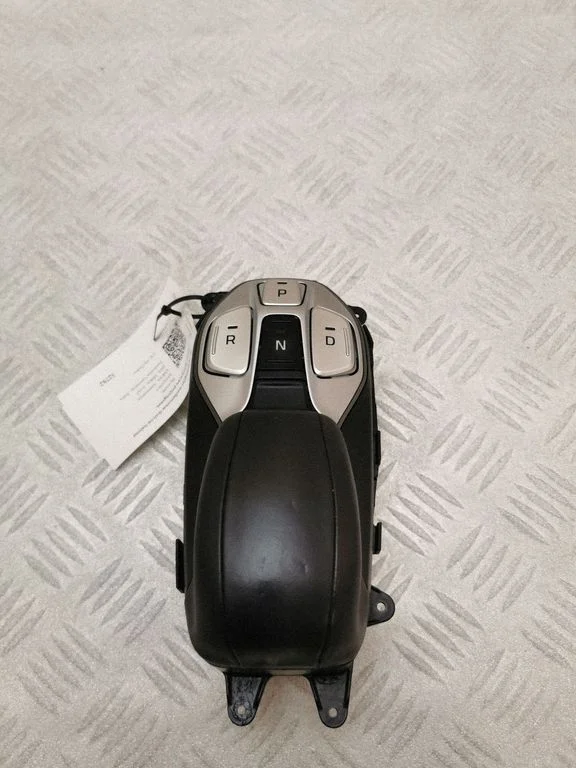 Gear selector mechanism 46700G7900