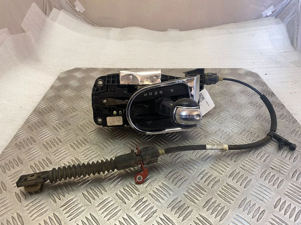 Gear selector mechanism