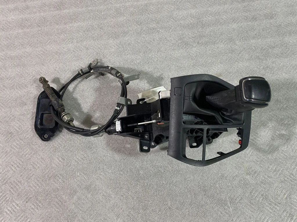 Gear selector mechanism 75M016