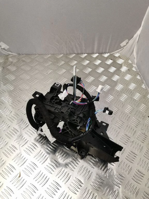 Gear selector mechanism 75G325