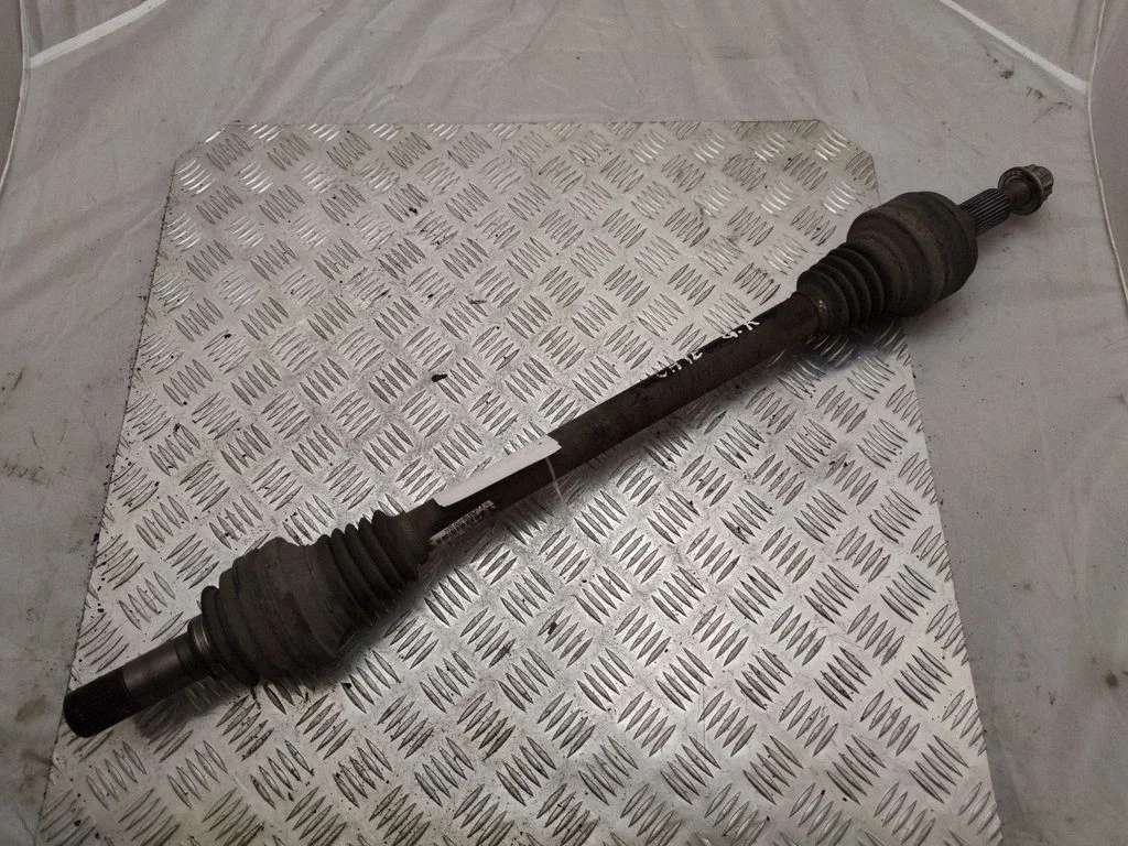 Rear driveshaft 7P0501201M