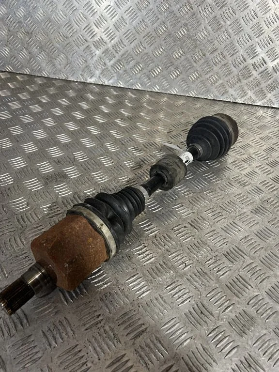 Front driveshaft 32240709