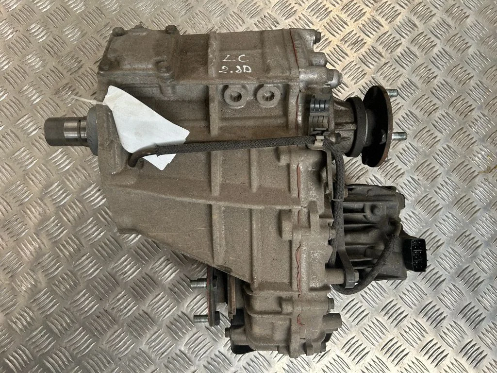 Gearbox transfer box case