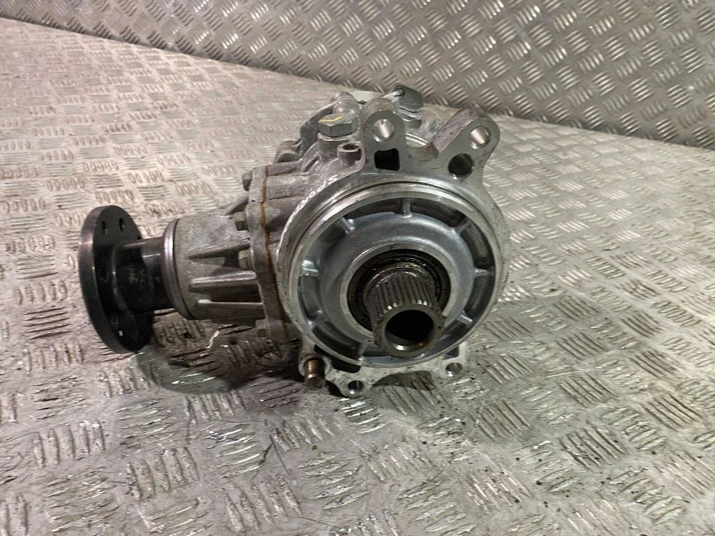 Gearbox transfer box case D51H1809