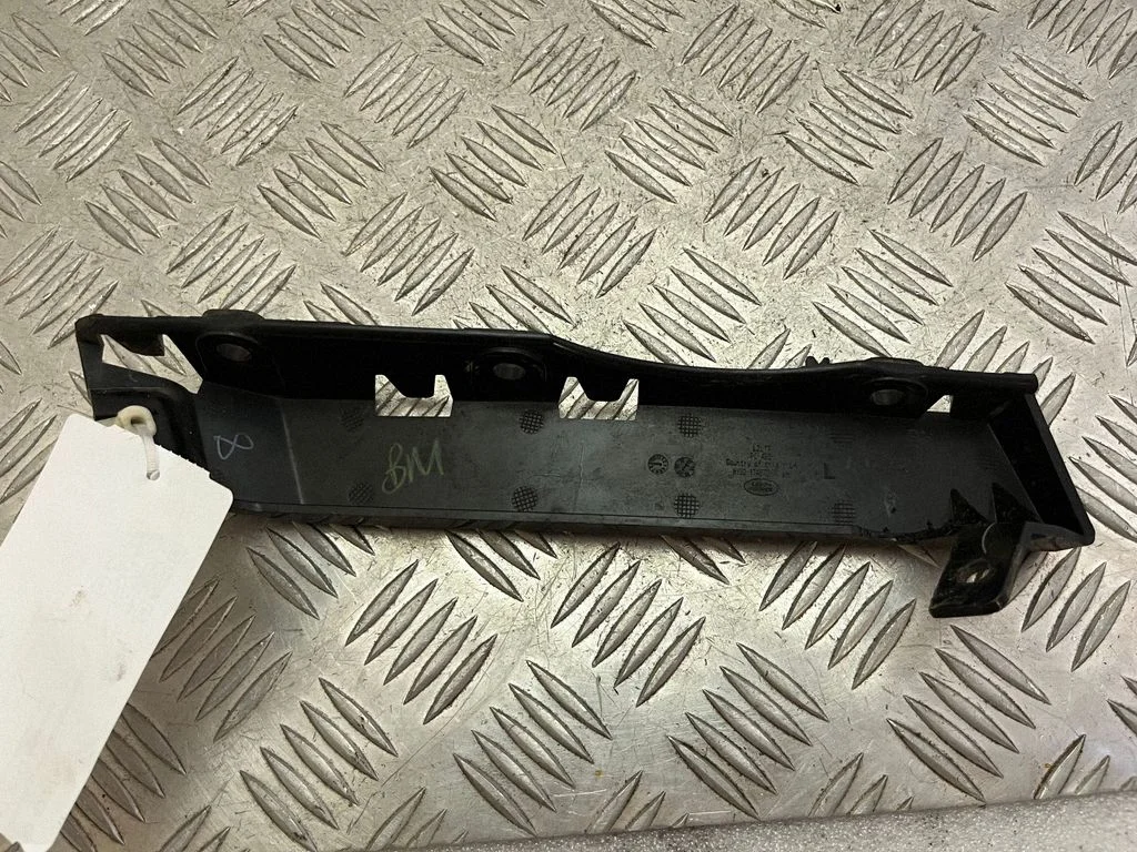 Front bumper mounting bracket HY3217A870AC