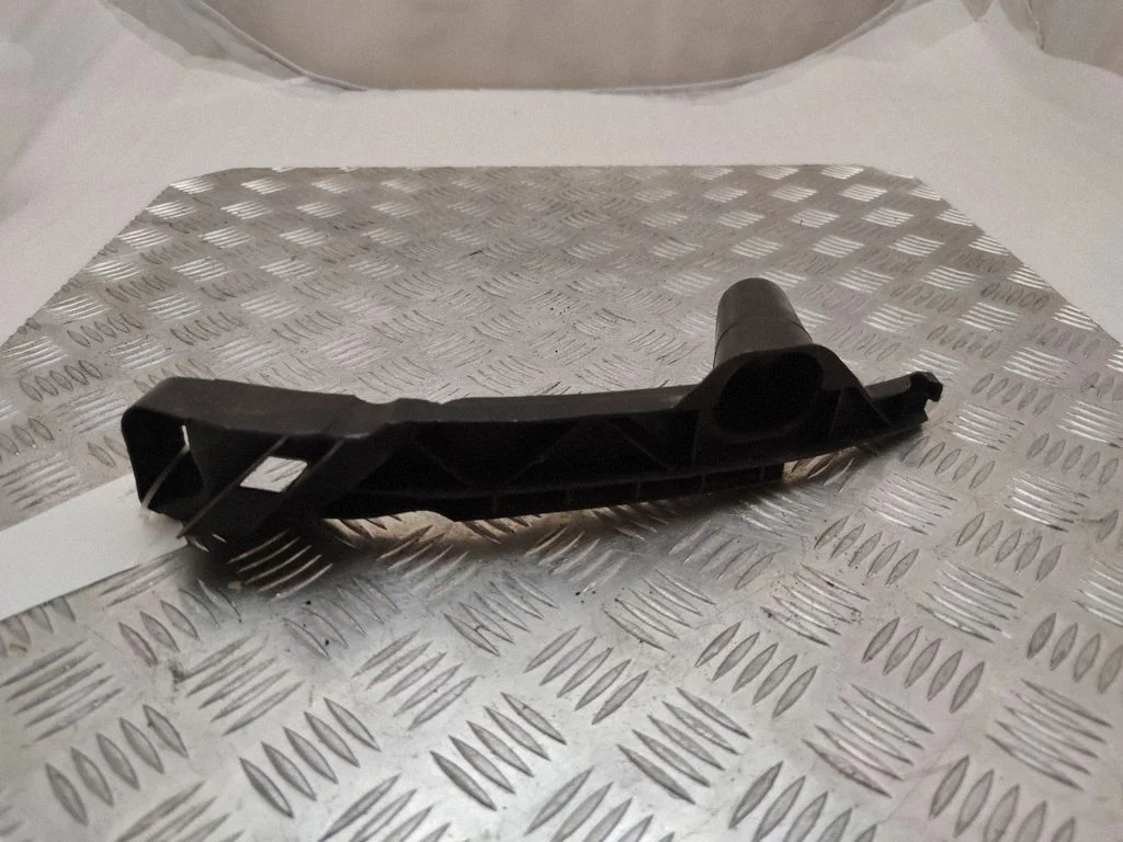 Front bumper mounting bracket 1K0807890A