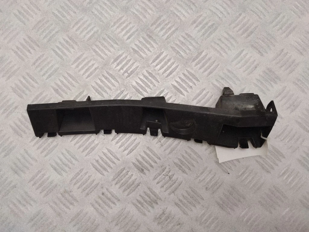 Front bumper mounting bracket FR3B16C067A