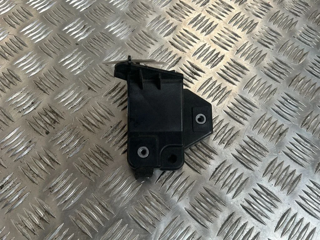 Front bumper mounting bracket 106133200B