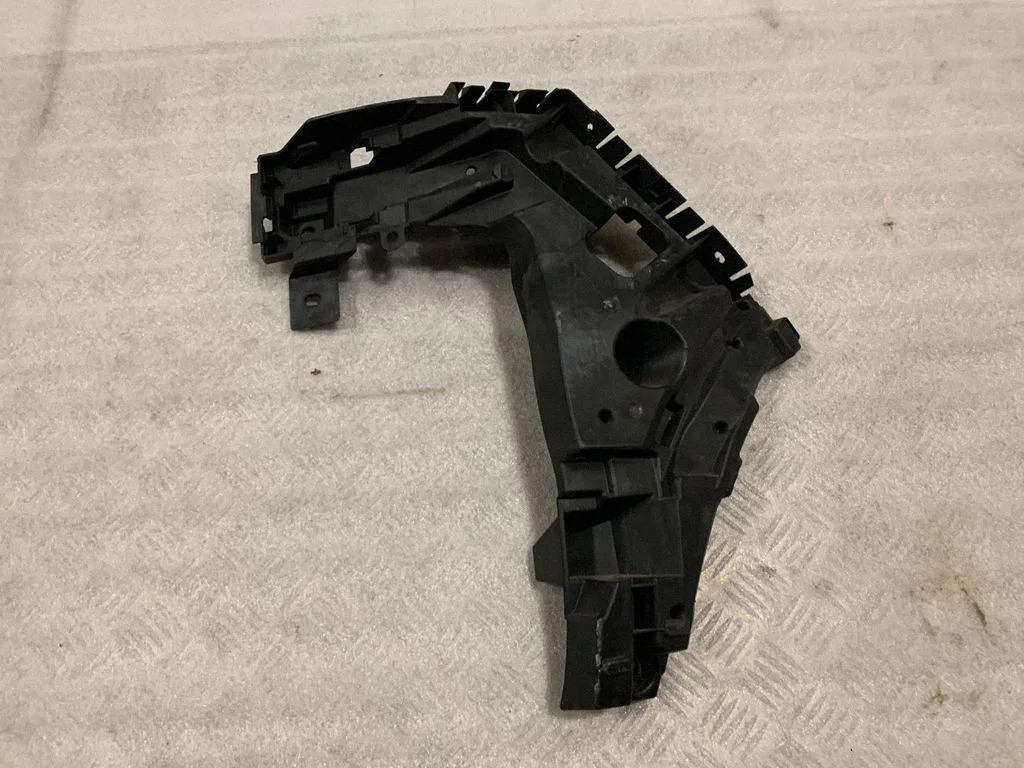 Front bumper mounting bracket 31455245