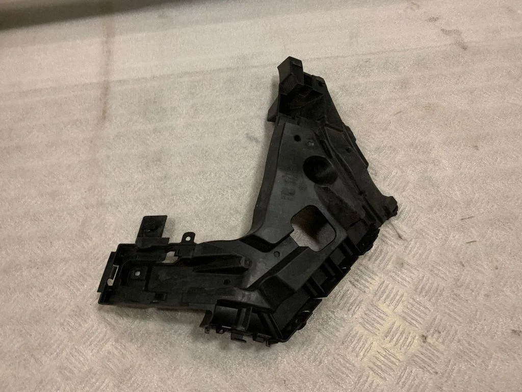 Front bumper mounting bracket 31455244