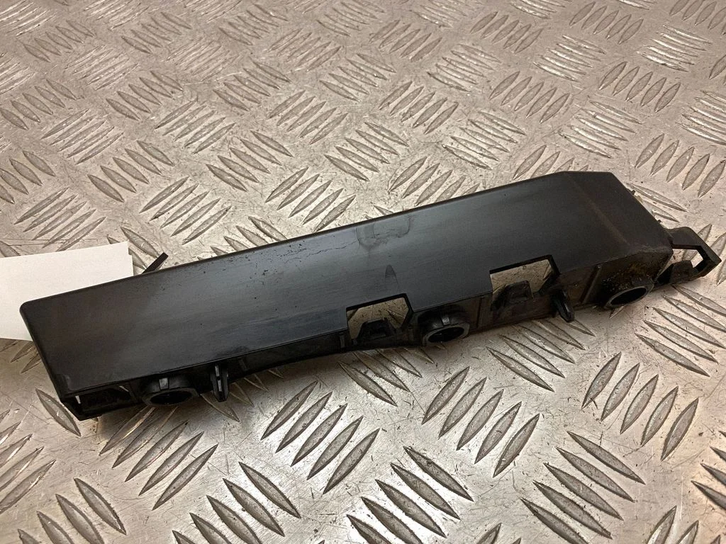 Front bumper mounting bracket HY3217A869AD