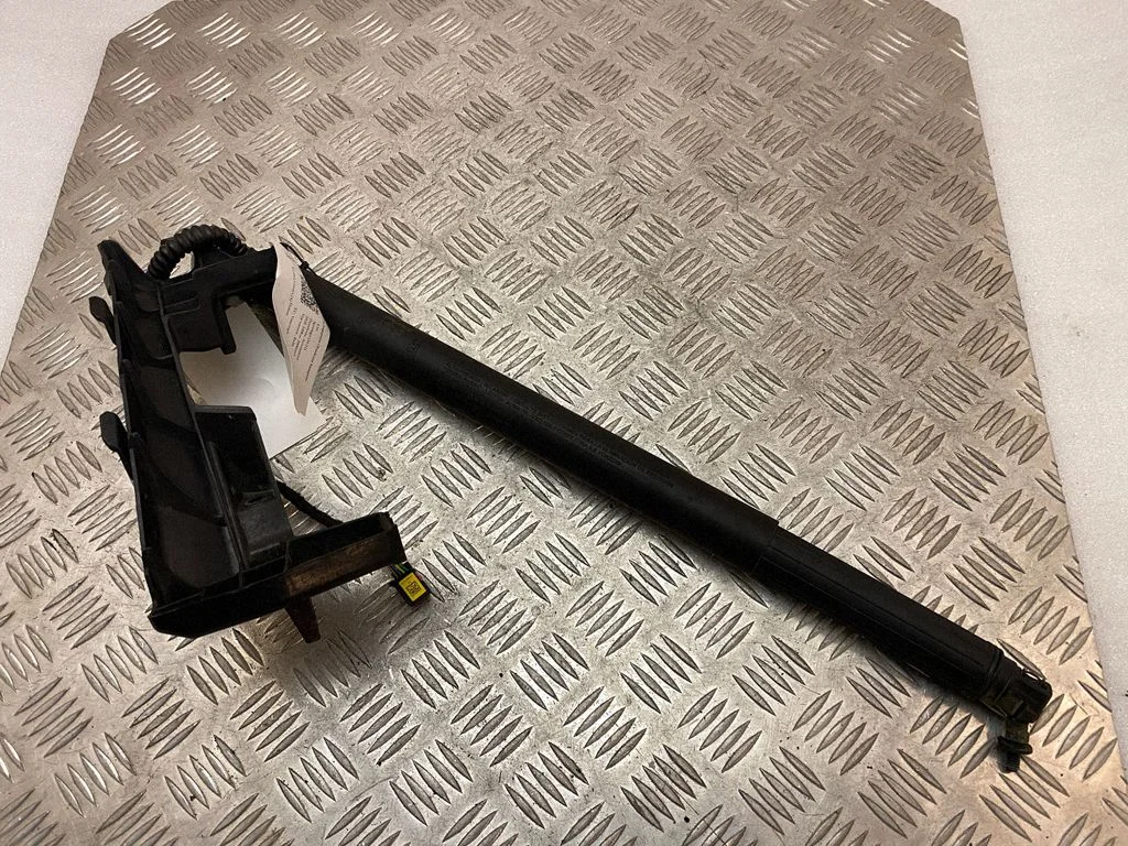 Front bumper mounting bracket 86552F1000