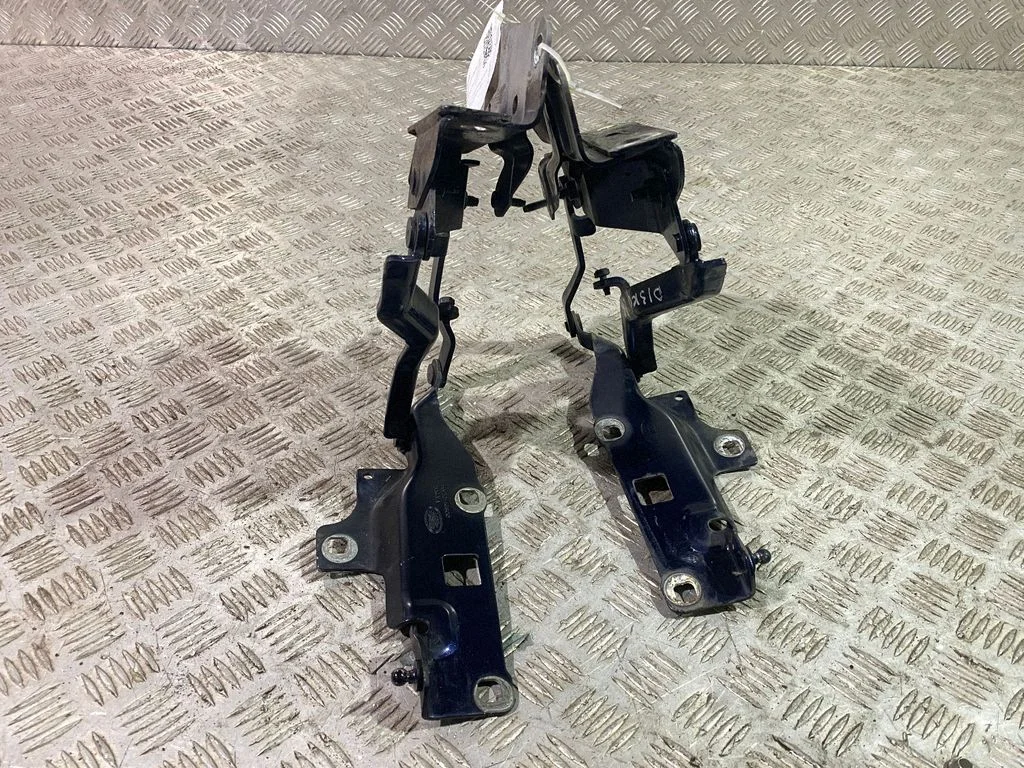 Engine bonnet/hood hinges HY3216800