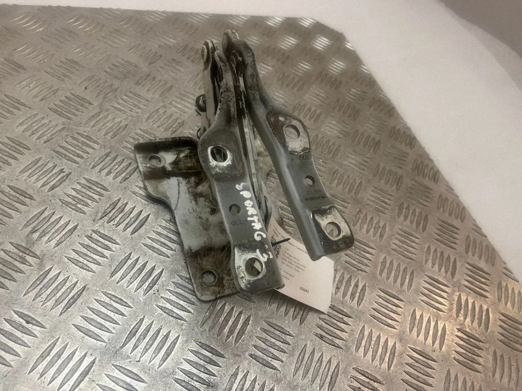 Engine bonnet/hood hinges