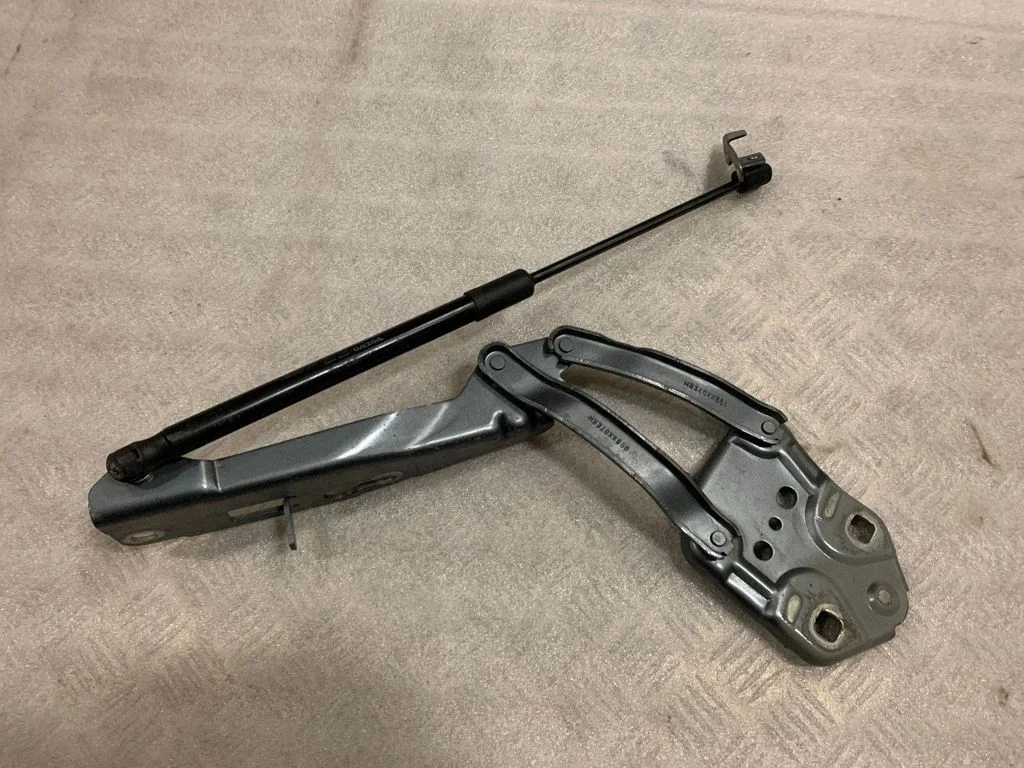 Engine bonnet/hood hinges 31356753