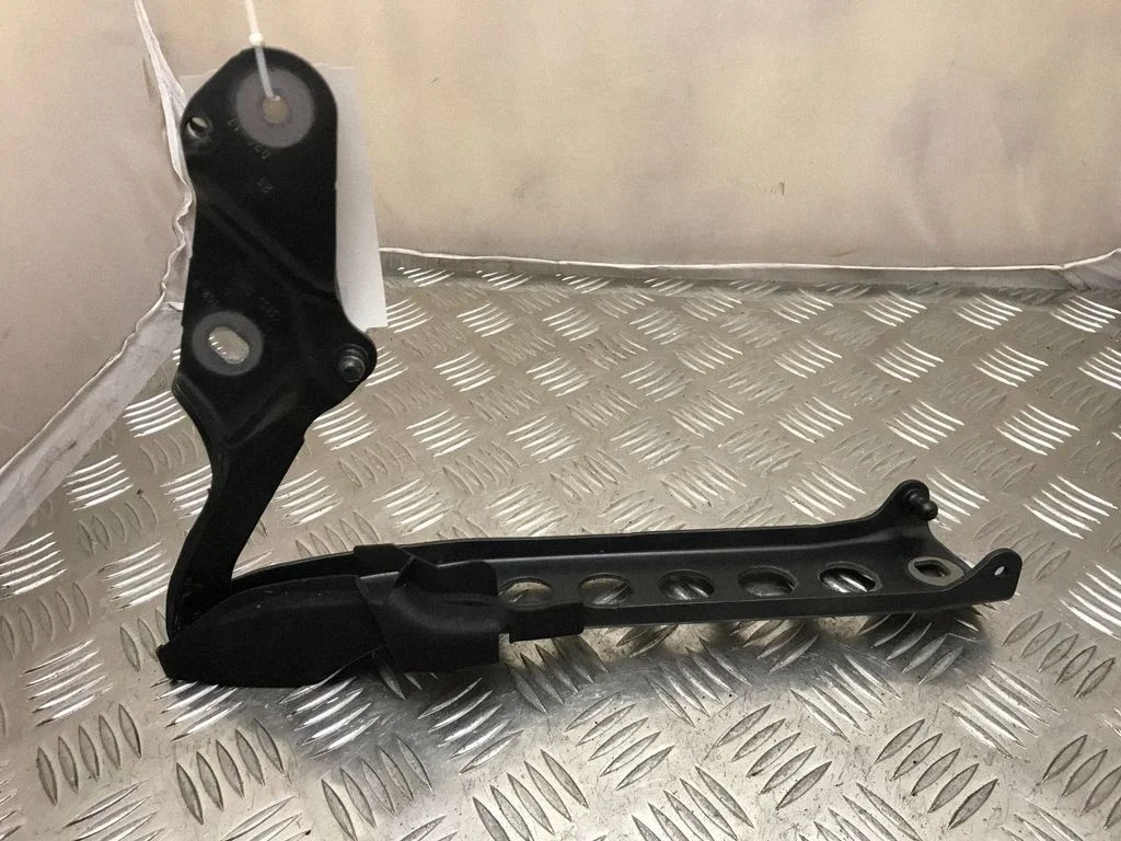 Engine bonnet/hood hinges 4H0823302D