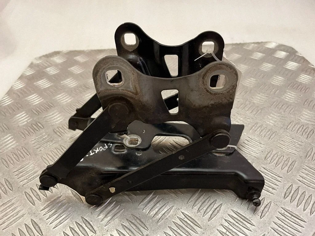 Mootorikapoti hinged