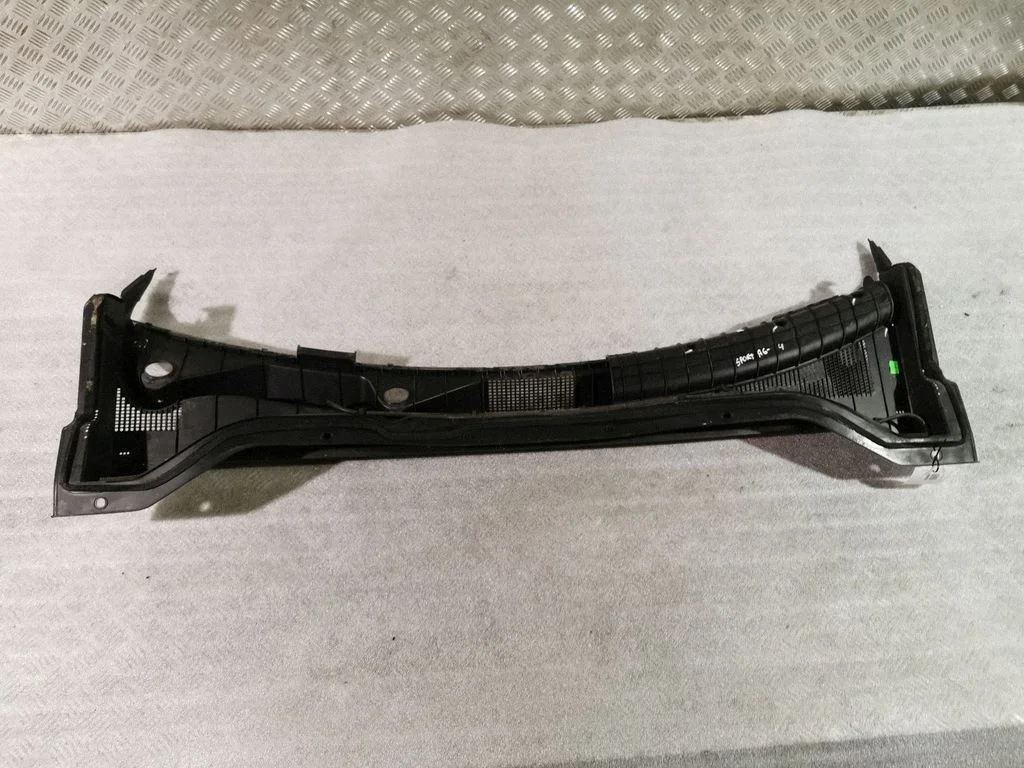 Wiper trim 86158F1000