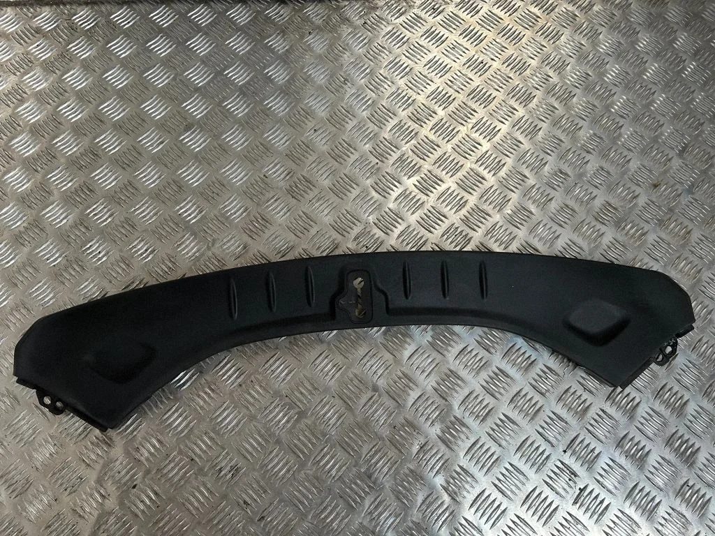 Engine bonnet/hood lock trim molding 106047400D