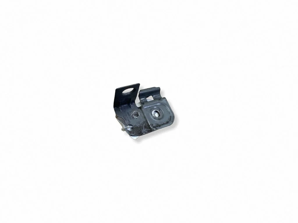 Spārna kronšteins 4M0821168A