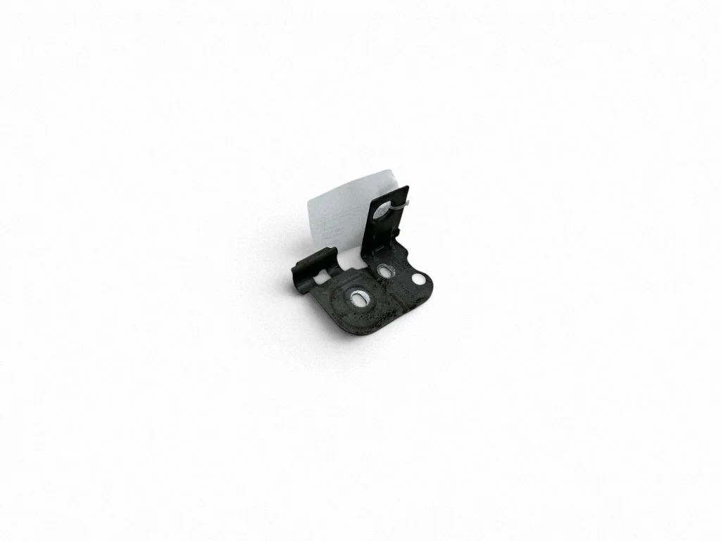 Spārna kronšteins 4M0821167A