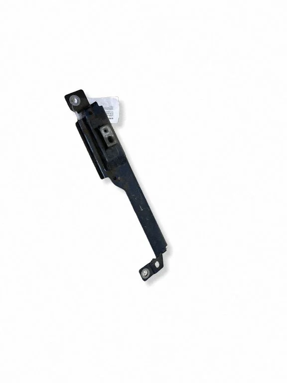 Fender mounting bracket 31424580