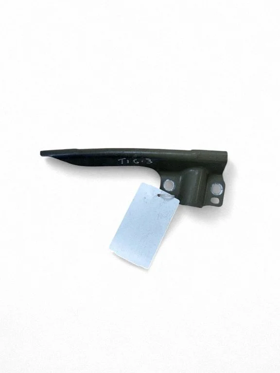 Fender mounting bracket 5NA821429A