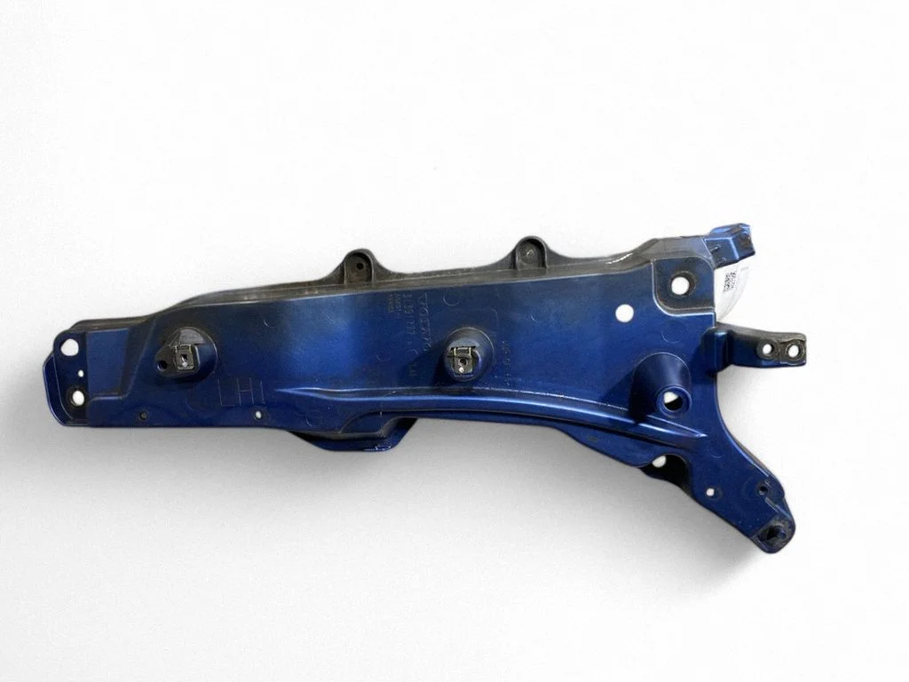 Fender mounting bracket 31391777