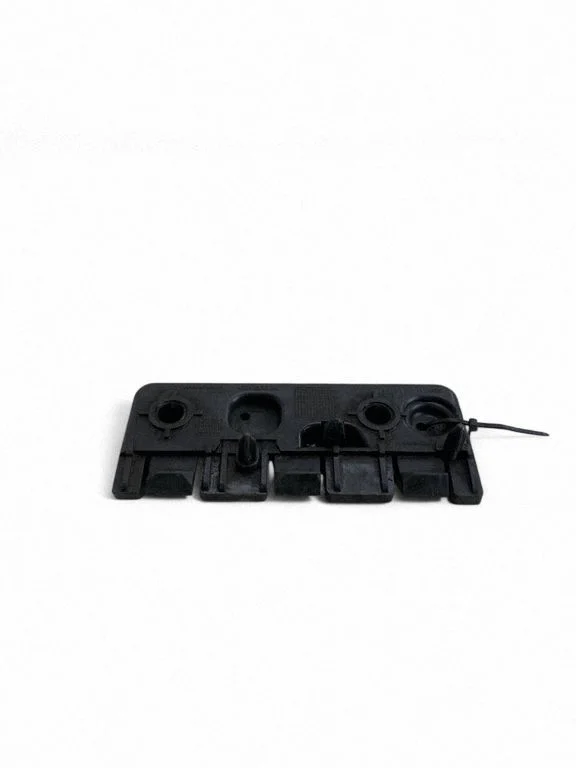 Fender mounting bracket 31378134