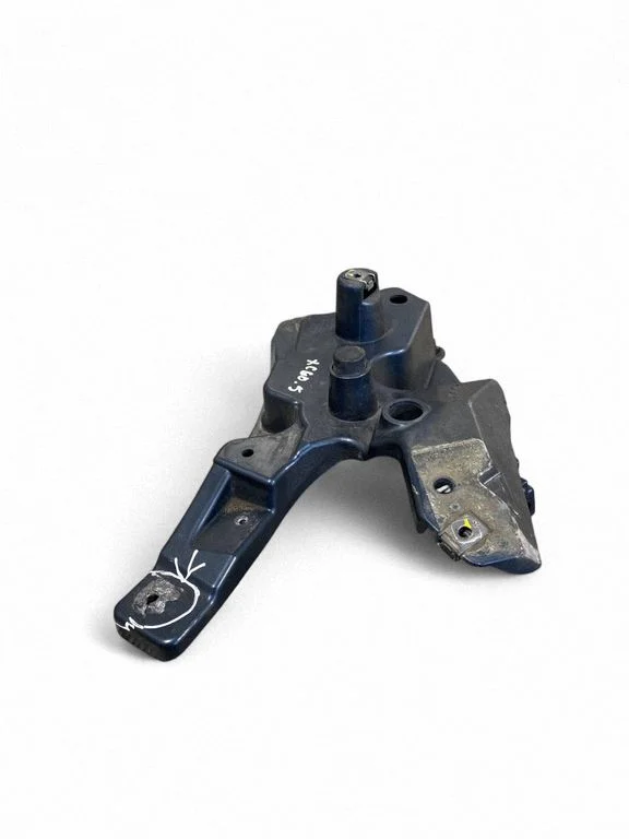 Fender mounting bracket 31424578