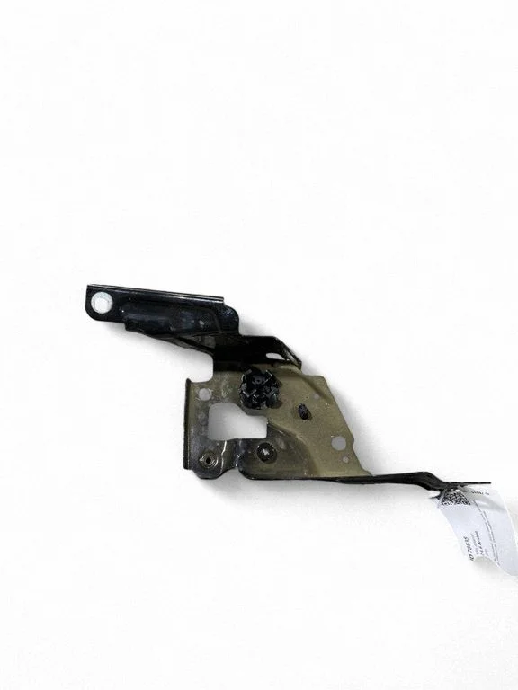 Fender mounting bracket 8739317