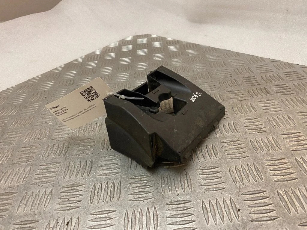 Fender mounting bracket 32216698