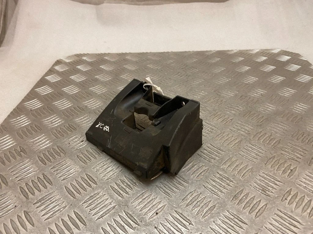 Fender mounting bracket 32216697