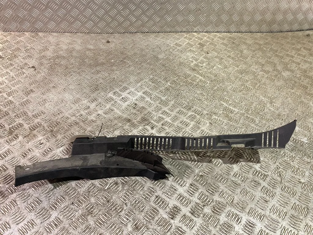 Fender mounting bracket 32216110