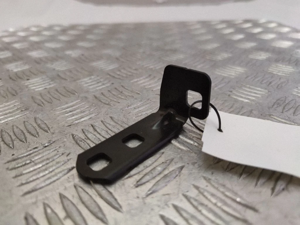 Fender mounting bracket AJFWA142AA