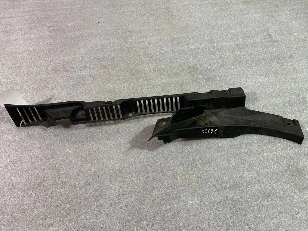 Fender mounting bracket 32216109