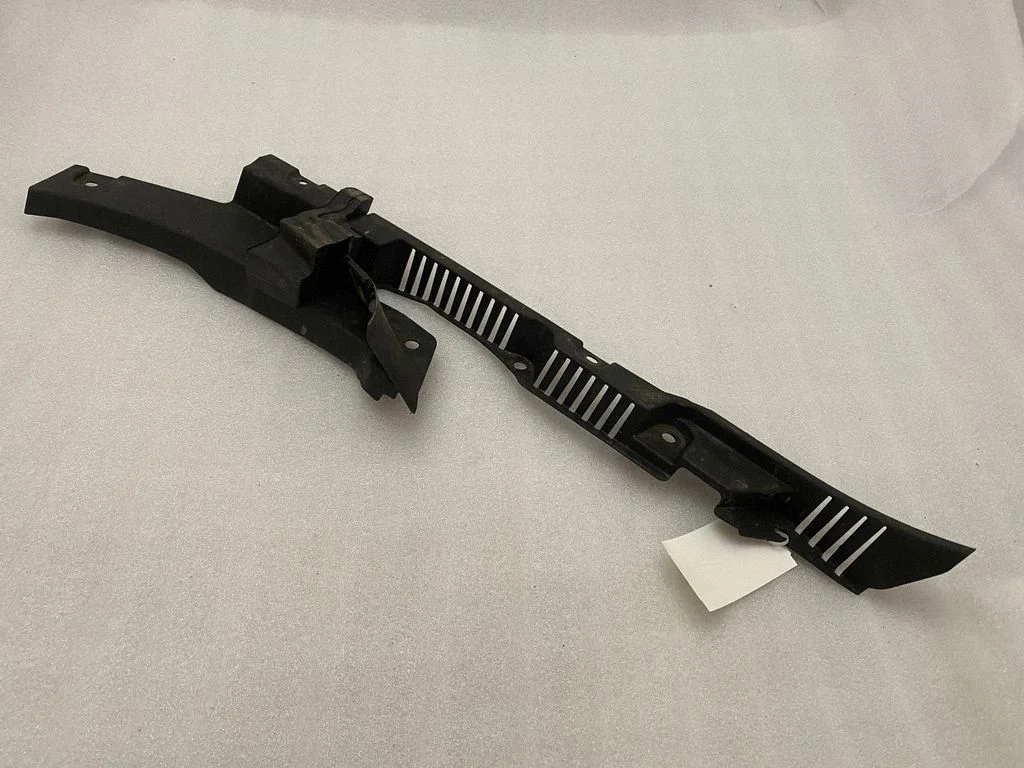 Fender mounting bracket 32216110