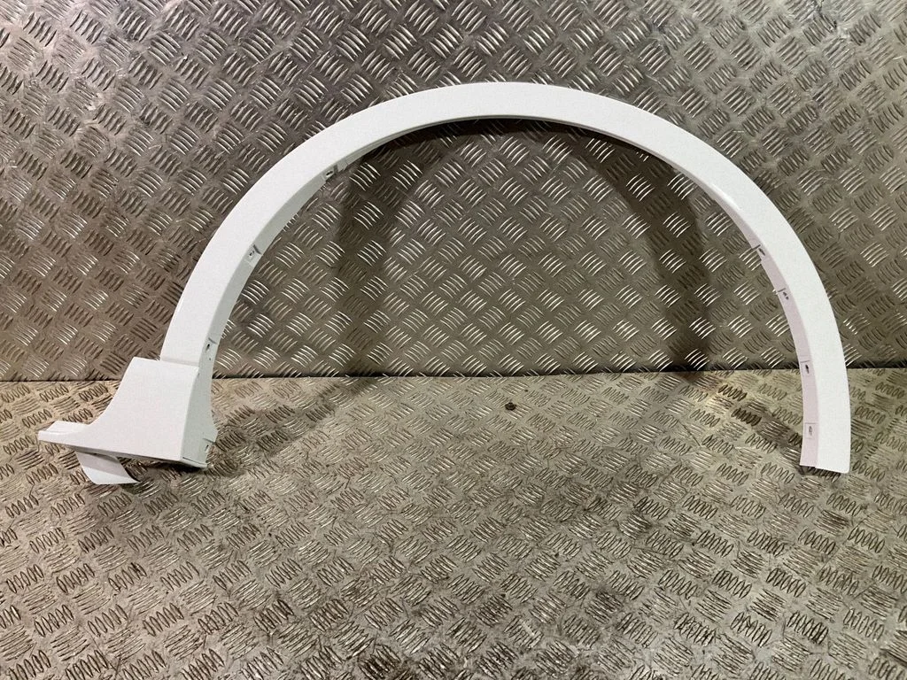 Front arch trim – right