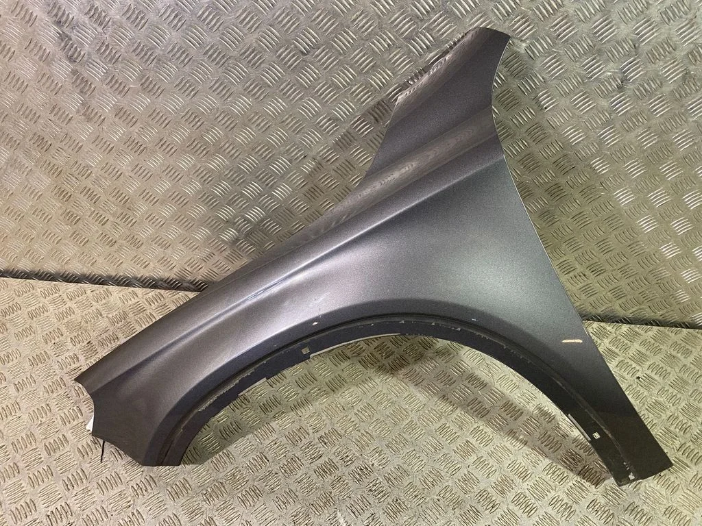 Fender – left