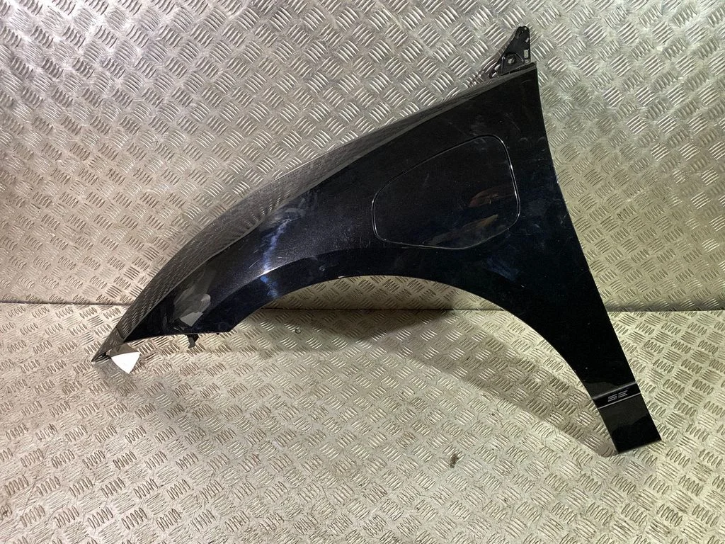 Fender – left