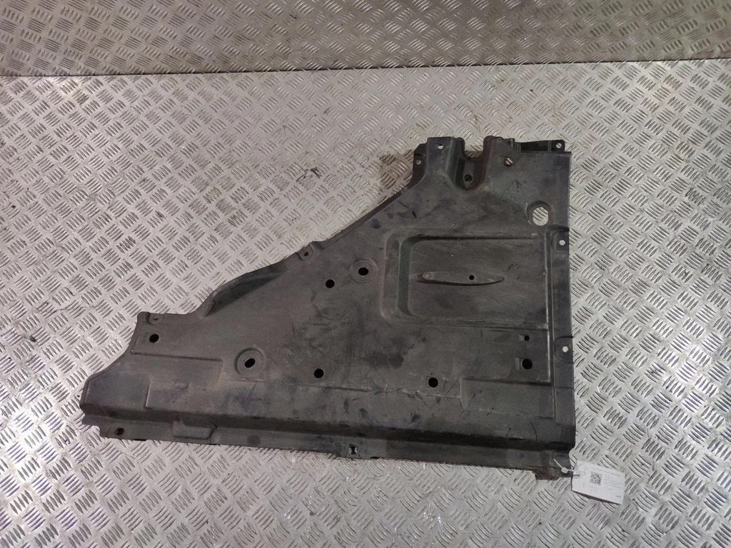 Center/middle under tray cover – Lexus RX 450H (2016-)