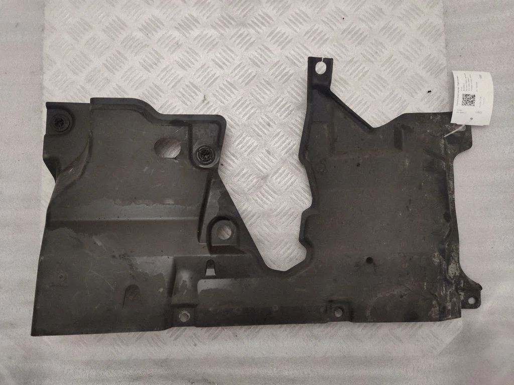 Center/middle under tray cover – Lexus RX 450H (2016-)
