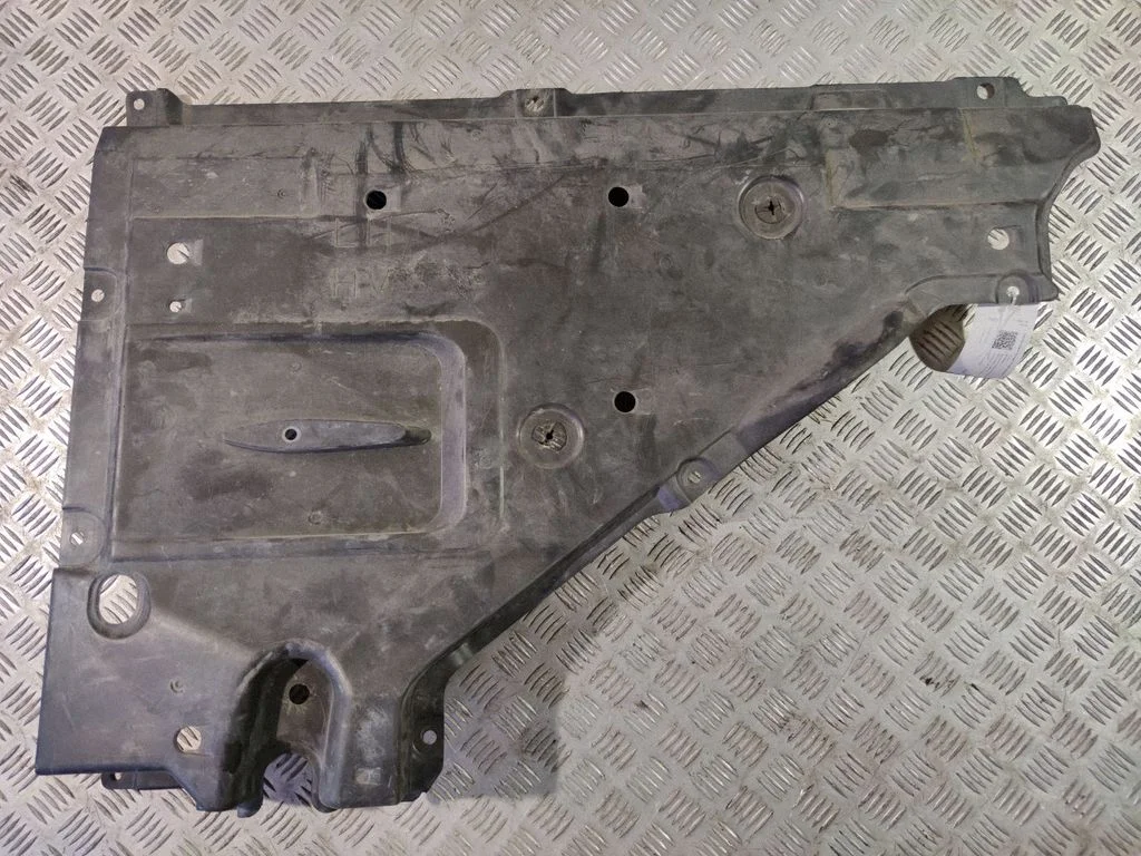 Center/middle under tray cover – Lexus RX 450H (2016-)