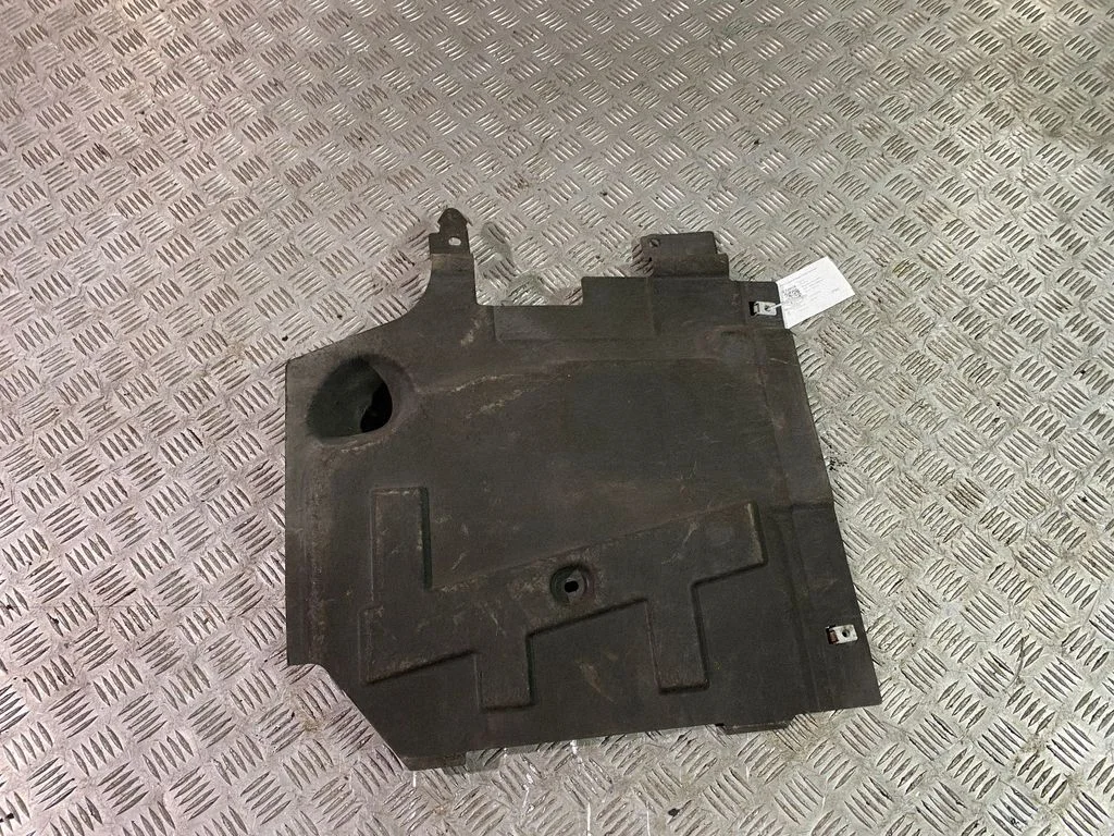 Center/middle under tray cover GX73104C20BD