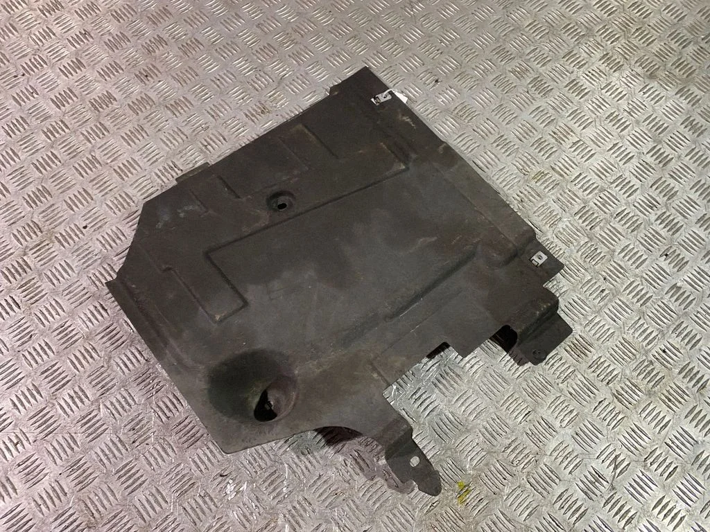 Center/middle under tray cover GX73104C21EC