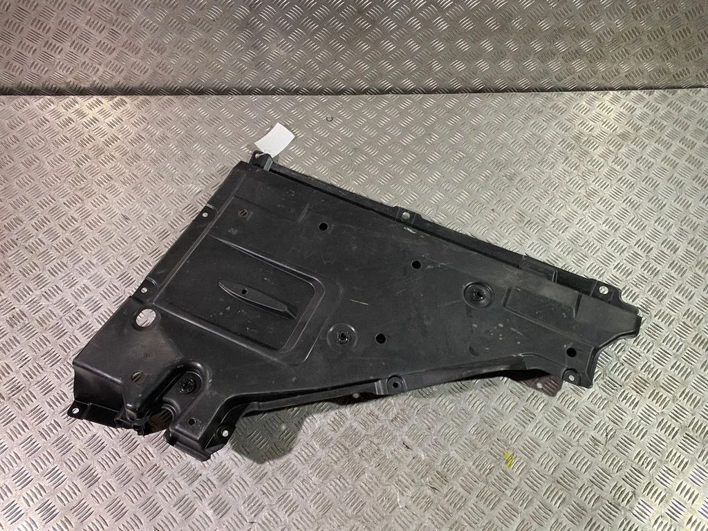 Center/middle under tray cover – Lexus RX 450H (2016-)